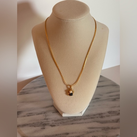 Vintage Mid Century Mod Gray & White Faux Pearls Goldtone Pendant Necklace - Picture 2 of 15